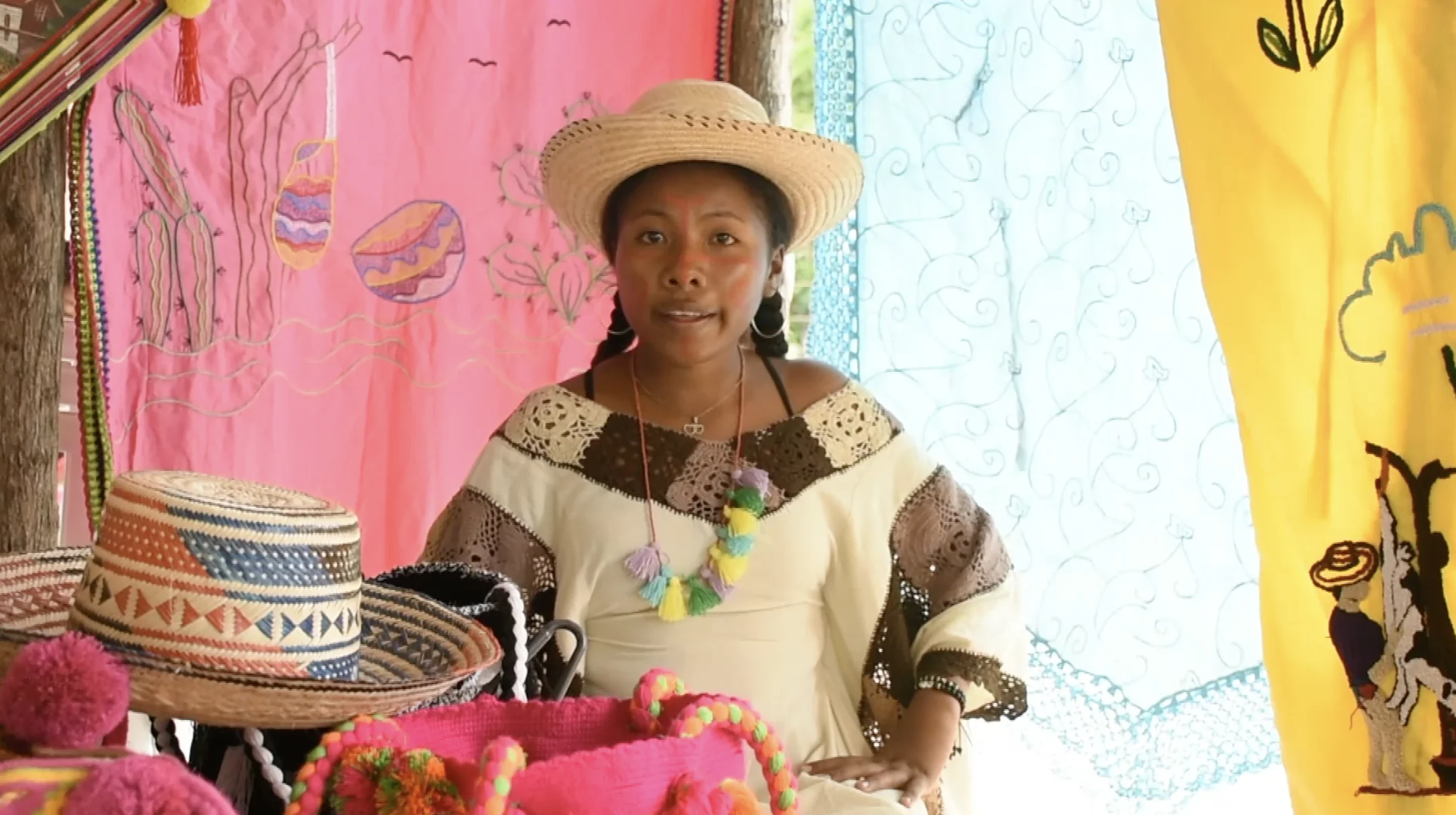 Mujeres Wayuú emprenden con sus tejidos tradicionales