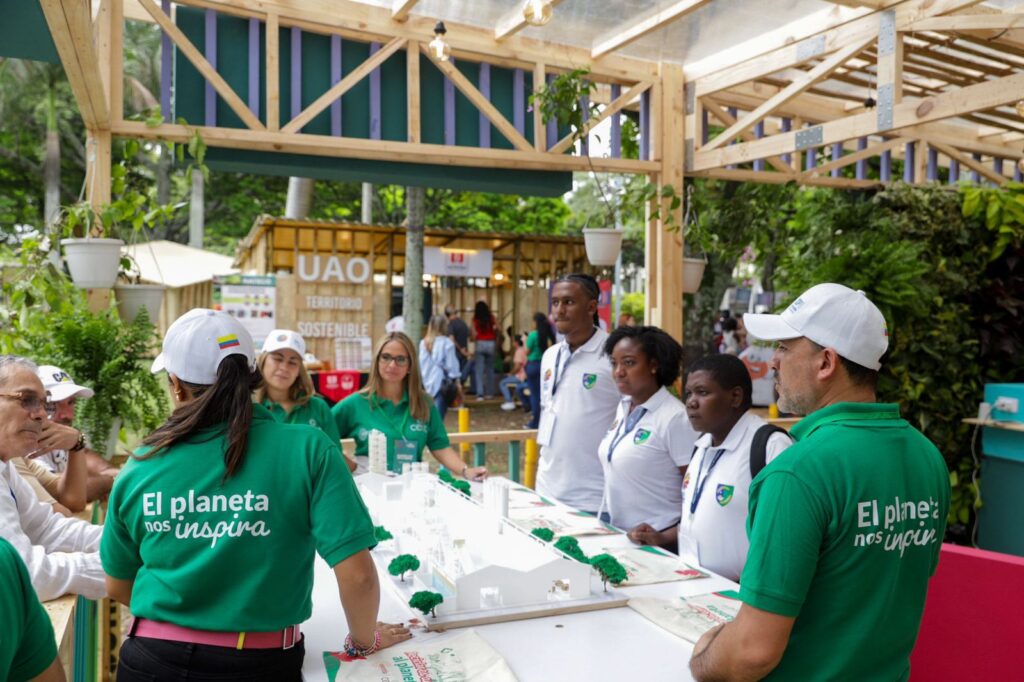 Stand de Esenttia y Cenit en COP 16