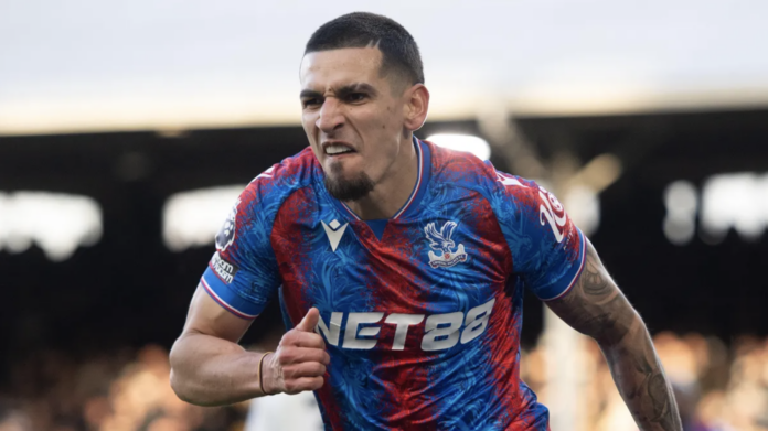 Daniel Muñoz brilla en la victoria del Crystal Palace sobre Aston Villa